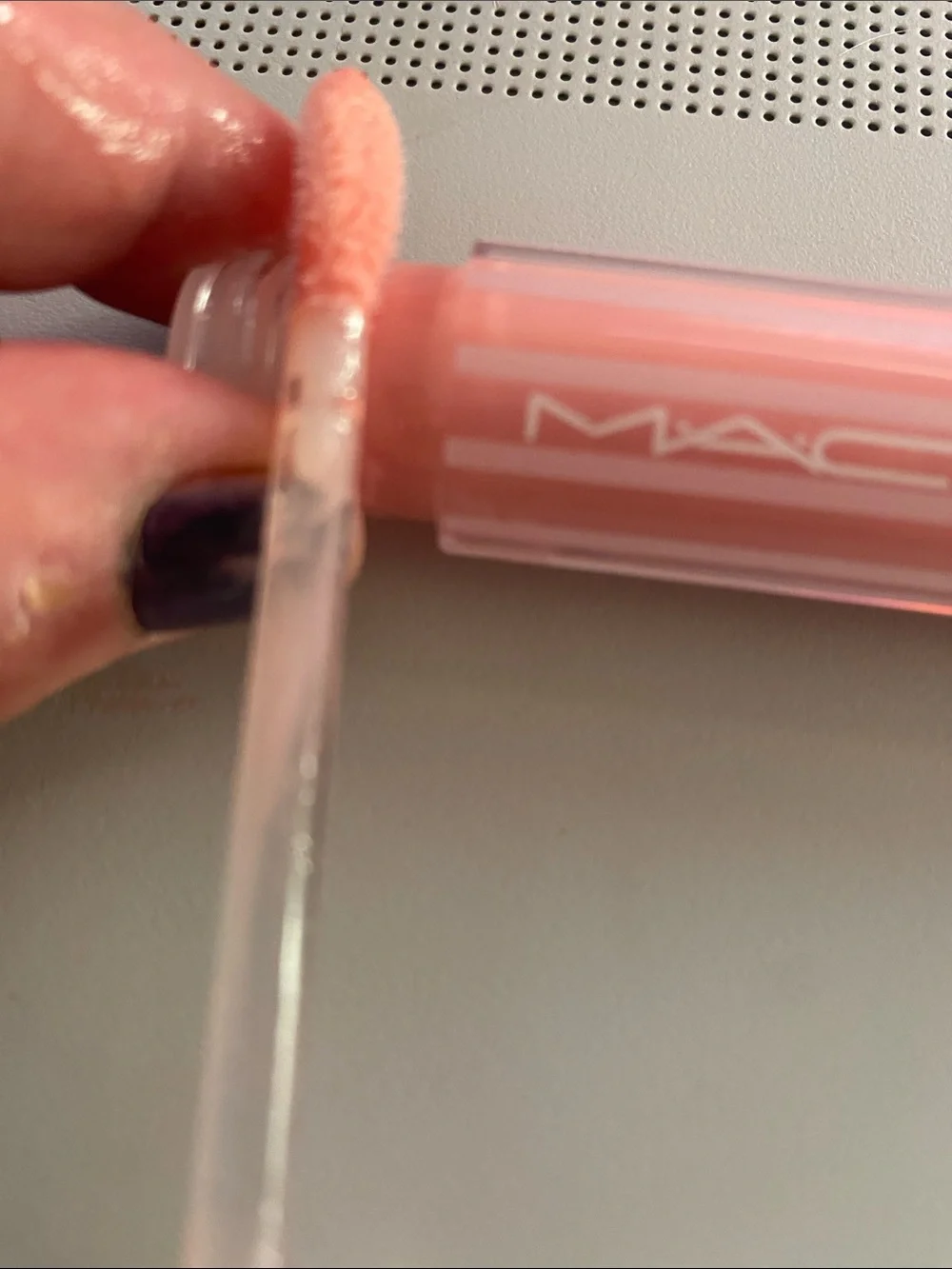 Mac lipglass pretty pale pink